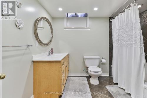 6835 Forest Park Drive, Mississauga, ON - Indoor Photo Showing Bathroom