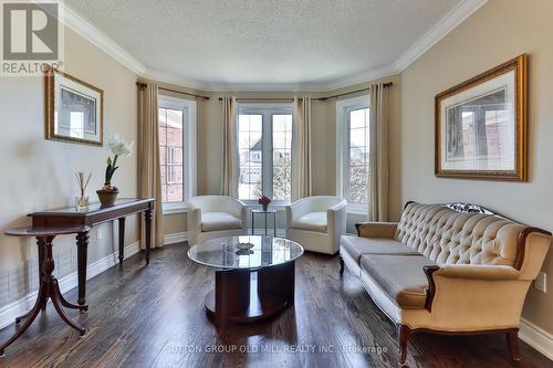 6835 Forest Park Drive, Mississauga, ON - Indoor Photo Showing Living Room