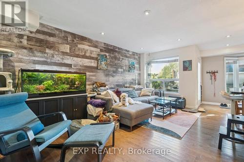 27 Pettit Street, Hamilton, ON - Indoor Photo Showing Living Room