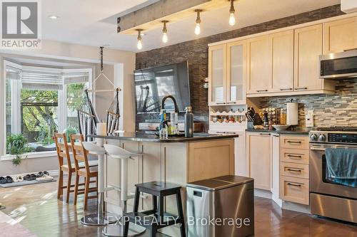 27 Pettit Street, Hamilton, ON - Indoor Photo Showing Kitchen With Upgraded Kitchen