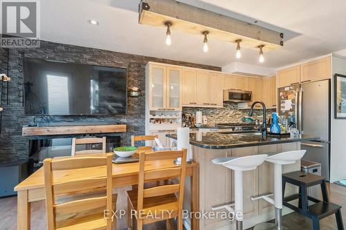 27 Pettit Street, Hamilton, ON - Indoor Photo Showing Kitchen With Upgraded Kitchen