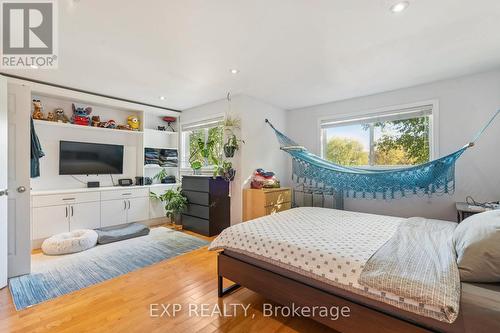 27 Pettit Street, Hamilton, ON - Indoor Photo Showing Bedroom
