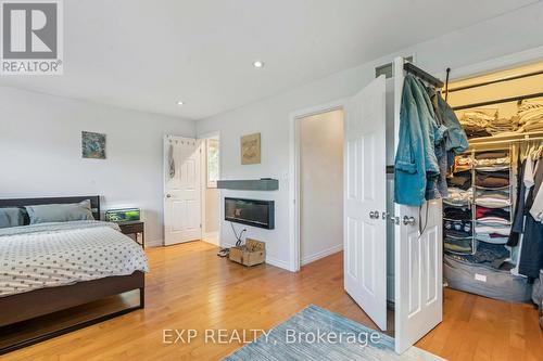 27 Pettit Street, Hamilton, ON - Indoor Photo Showing Bedroom