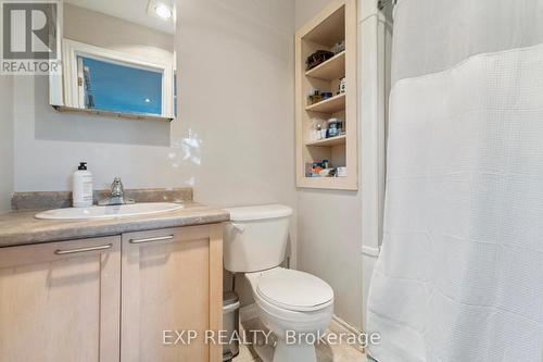 27 Pettit Street, Hamilton, ON - Indoor Photo Showing Bathroom
