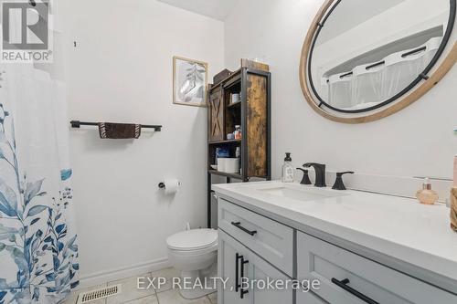 27 Pettit Street, Hamilton, ON - Indoor Photo Showing Bathroom