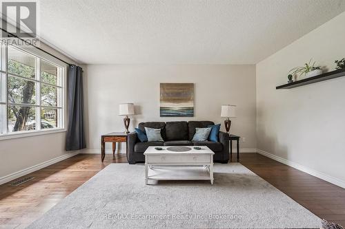 5 Picadilly Place, Guelph (Dovercliffe Park/Old University), ON - Indoor Photo Showing Living Room