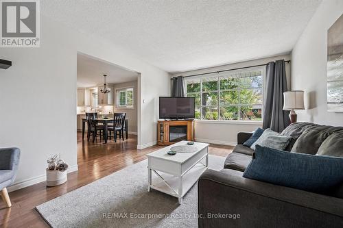5 Picadilly Place, Guelph (Dovercliffe Park/Old University), ON - Indoor Photo Showing Living Room
