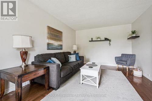 5 Picadilly Place, Guelph (Dovercliffe Park/Old University), ON - Indoor Photo Showing Living Room