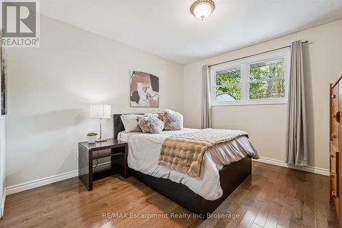 5 Picadilly Place, Guelph (Dovercliffe Park/Old University), ON - Indoor Photo Showing Bedroom