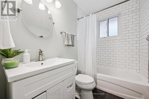 5 Picadilly Place, Guelph (Dovercliffe Park/Old University), ON - Indoor Photo Showing Bathroom