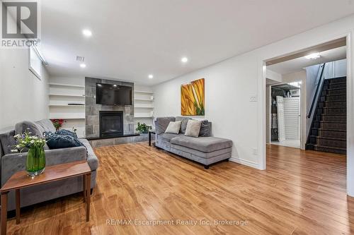 5 Picadilly Place, Guelph (Dovercliffe Park/Old University), ON - Indoor Photo Showing Living Room With Fireplace