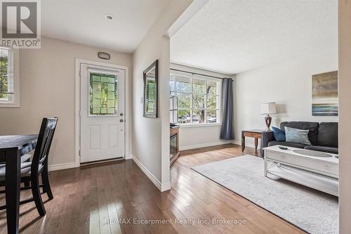 5 Picadilly Place, Guelph (Dovercliffe Park/Old University), ON - Indoor Photo Showing Living Room