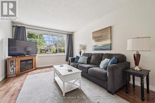 5 Picadilly Place, Guelph (Dovercliffe Park/Old University), ON - Indoor Photo Showing Living Room