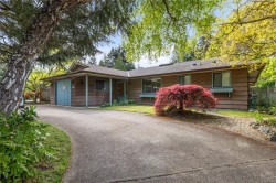 496 Crescent Rd WEST Qualicum Beach, BC V9K 1J4
