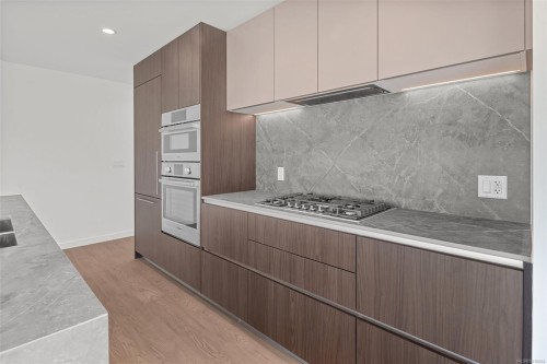 1118-2000 Hannington Rd, Langford, BC - Indoor Photo Showing Kitchen With Upgraded Kitchen