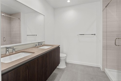 1118-2000 Hannington Rd, Langford, BC - Indoor Photo Showing Bathroom
