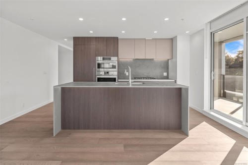 1118-2000 Hannington Rd, Langford, BC - Indoor Photo Showing Kitchen