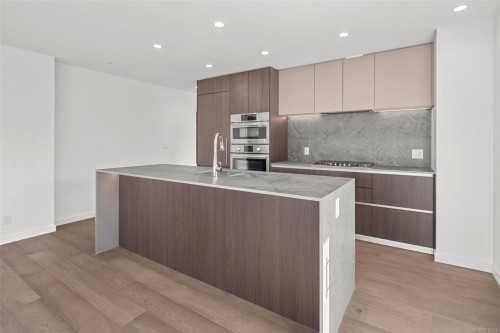 1118-2000 Hannington Rd, Langford, BC - Indoor Photo Showing Kitchen With Upgraded Kitchen