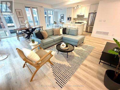 12 BANCROFT LANE  Richmond Hill, ON L4E 1M1