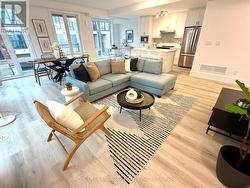 12 BANCROFT LANE  Richmond Hill, ON L4E 1M1