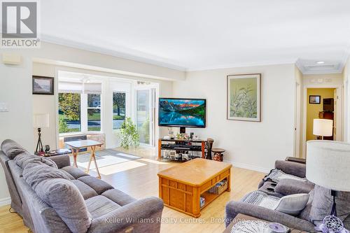 202 Bennett Street W, Goderich (Goderich (Town)), ON - Indoor Photo Showing Living Room