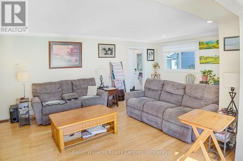 202 Bennett Street W, Goderich (Goderich (Town)), ON - Indoor Photo Showing Living Room
