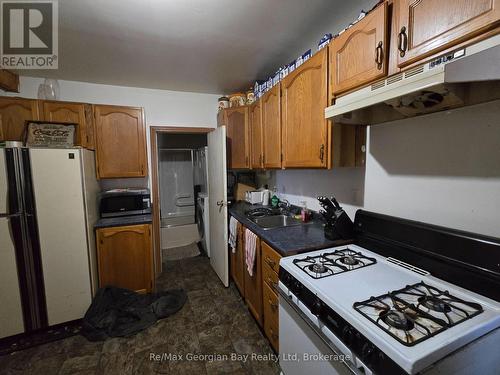 111 Andrew Street S, Orillia, ON - Indoor Photo Showing Kitchen