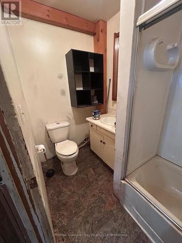111 Andrew Street S, Orillia, ON - Indoor Photo Showing Bathroom