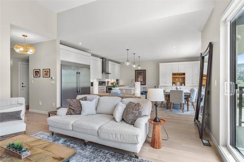 15-1395 Prairie Rose Drive, Kamloops, BC - Indoor Photo Showing Living Room