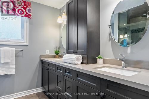 2421 Susquehanna Court, Oakville, ON - Indoor Photo Showing Bathroom