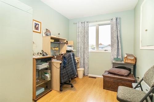 595 Bach Road, Kelowna, BC - Indoor Photo Showing Office