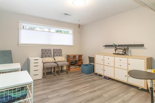 595 Bach Road, Kelowna, BC - Indoor