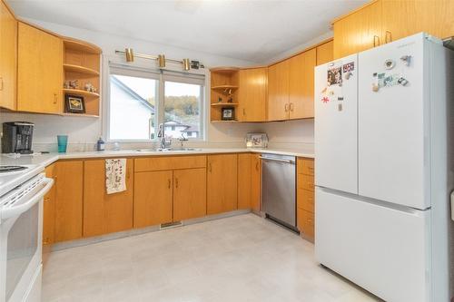 595 Bach Road, Kelowna, BC - Indoor Photo Showing Kitchen With Double Sink