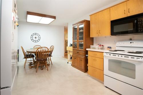 595 Bach Road, Kelowna, BC - Indoor Photo Showing Kitchen