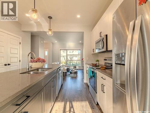 306 Brighton Boulevard, Saskatoon, SK - Indoor Photo Showing Kitchen With Double Sink With Upgraded Kitchen