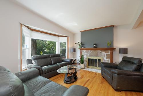 Living room - 15 Rue Oslo, Dollard-Des-Ormeaux, QC - Indoor Photo Showing Living Room With Fireplace