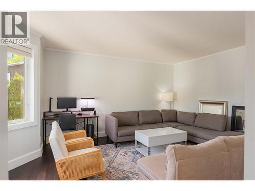 3410 Windsor Place, Castlegar, BC - Indoor Photo Showing Living Room