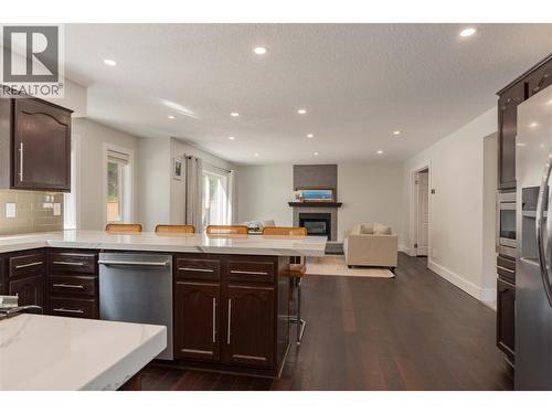 3410 Windsor Place, Castlegar, BC - Indoor Photo Showing Kitchen With Upgraded Kitchen