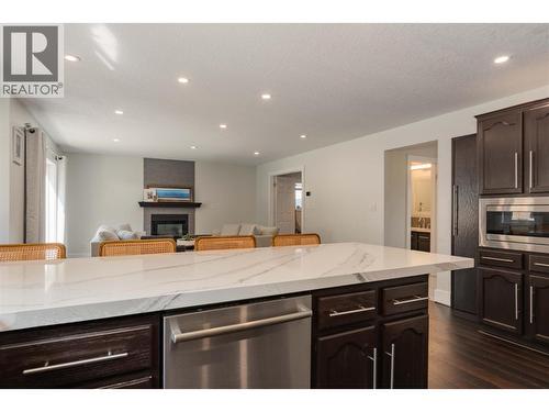3410 Windsor Place, Castlegar, BC - Indoor Photo Showing Kitchen With Upgraded Kitchen