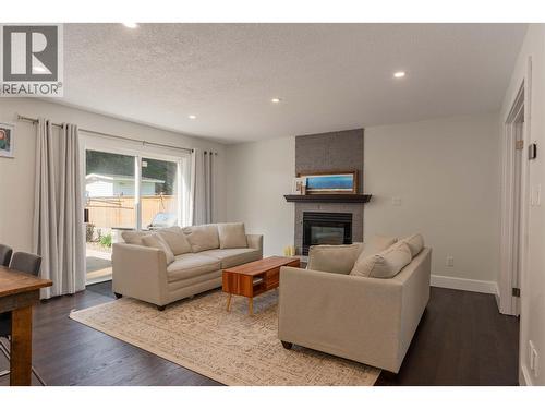 3410 Windsor Place, Castlegar, BC - Indoor Photo Showing Living Room With Fireplace