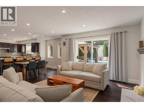 3410 Windsor Place, Castlegar, BC - Indoor Photo Showing Living Room