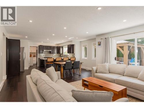 3410 Windsor Place, Castlegar, BC - Indoor Photo Showing Living Room