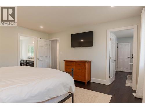 3410 Windsor Place, Castlegar, BC - Indoor Photo Showing Bedroom