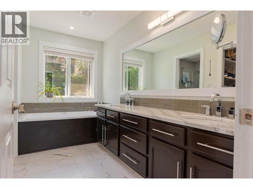 3410 Windsor Place, Castlegar, BC - Indoor Photo Showing Bathroom