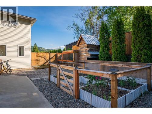 3410 Windsor Place, Castlegar, BC - Outdoor