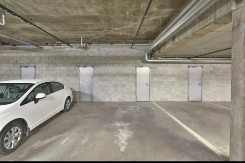 Garage - 305-3745 Av. Jean-Béraud, Laval (Chomedey), QC - Indoor Photo Showing Garage