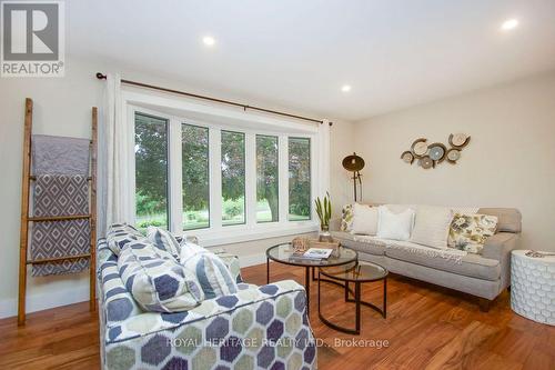 3517 Lockhart Road, Clarington, ON - Indoor Photo Showing Living Room
