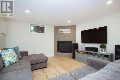 3517 Lockhart Road, Clarington, ON - Indoor Photo Showing Living Room With Fireplace