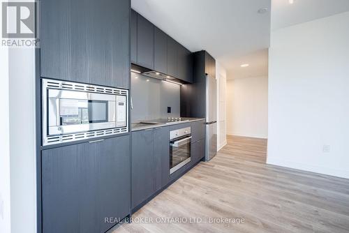 1602 - 86 Dundas Street E, Mississauga, ON - Indoor Photo Showing Kitchen