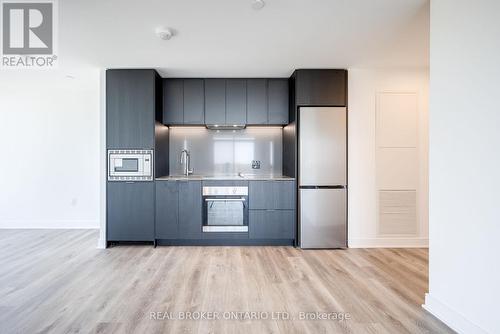 1602 - 86 Dundas Street E, Mississauga, ON - Indoor Photo Showing Kitchen